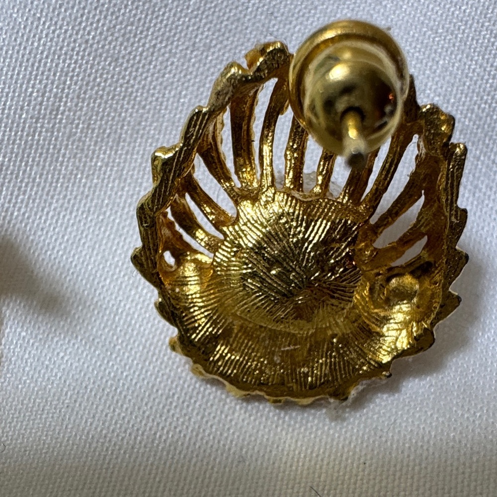 Elegant Gold and Pearl Earrings - Picture 6 of 10